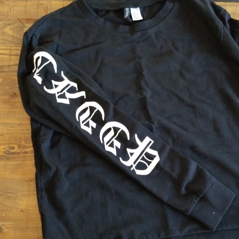 🐳 7For$20 Divided Black Pullover Sweater - Picture 4 of 5